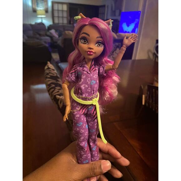 Monster High Doll And Playset, Clawdeen Wolf Boo-Tique Studio With Fashion Acce - Picture 13 of 15